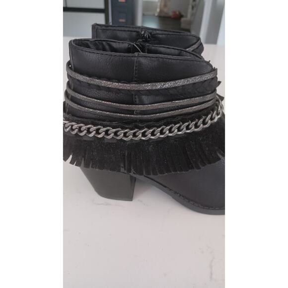 Y2K NWOT Rampage black booties fringe layered leather/ chains Western boho SZ 8 - Picture 3 of 7